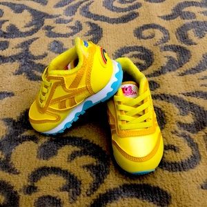 Pre Loved Smoke Free Puma x Peppa Pig Sz 5. Pearl Yellow.